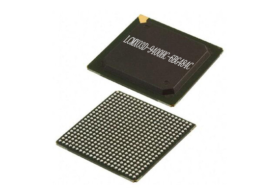 MachXO3Dのシステム内プログラム可能なゲート・アレーLCMXO3D-9400HC-6BG484C集積回路の破片