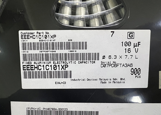 100uFアルミニウム電気分解コンデンサーEEEHC1C101XP SMDの集積回路の破片
