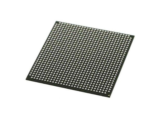 MachXO3システム内プログラム可能なゲート・アレーLCMXO3LF-9400E-6BG484I集積回路の破片